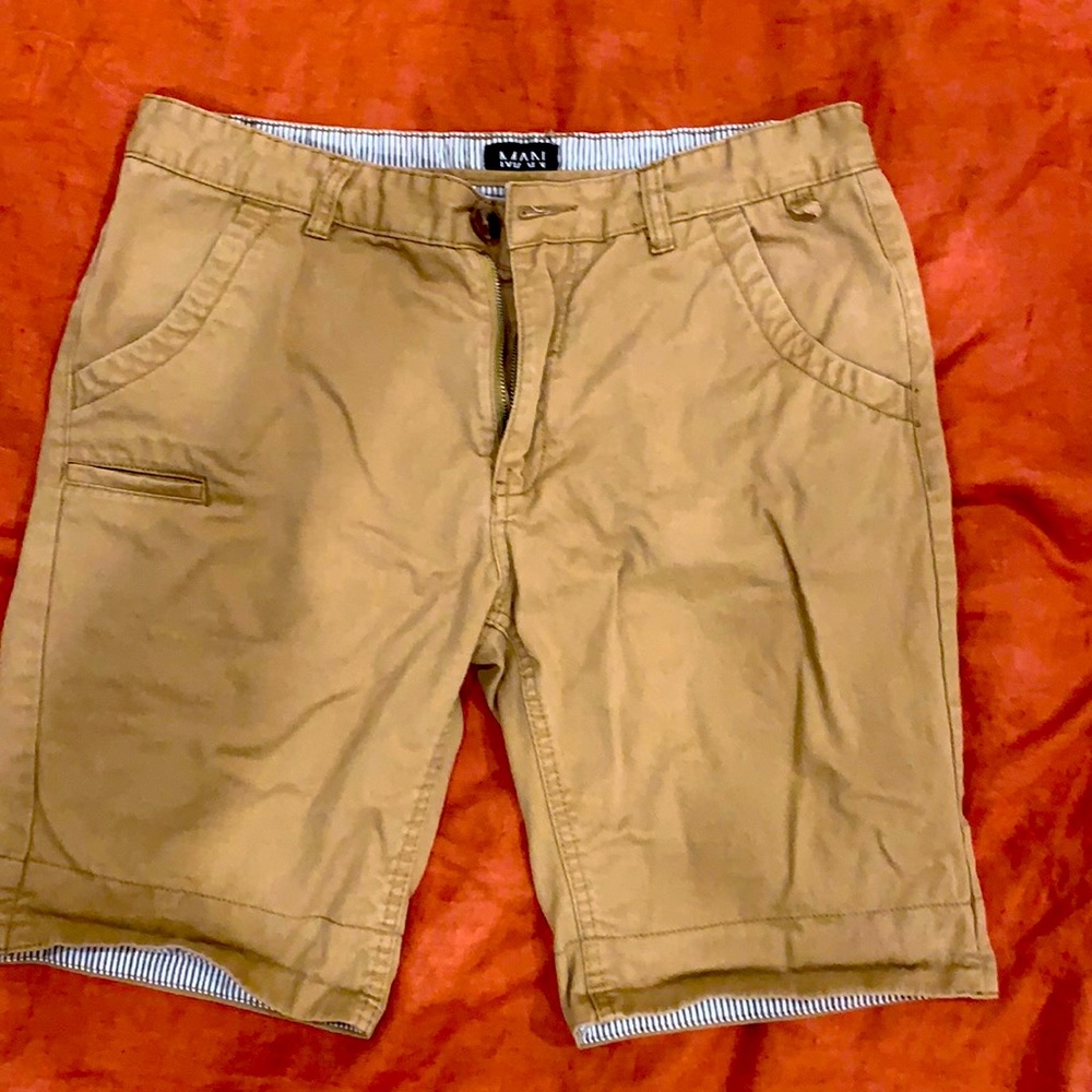 Medium Boohoo MAN cuffed khaki shorts